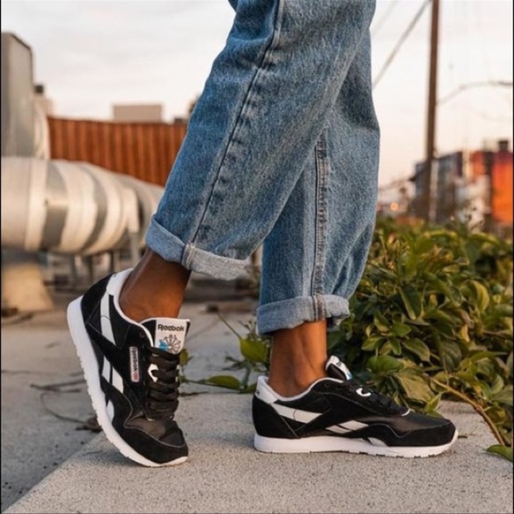 Reebok Classic Suede Navy Sneakers Women’s Size 9.5